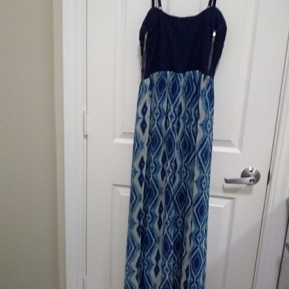 Dress - Picture 3 of 4